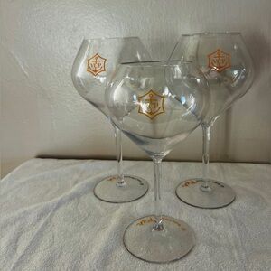 veuve clicquot champagne set (not made of glass)